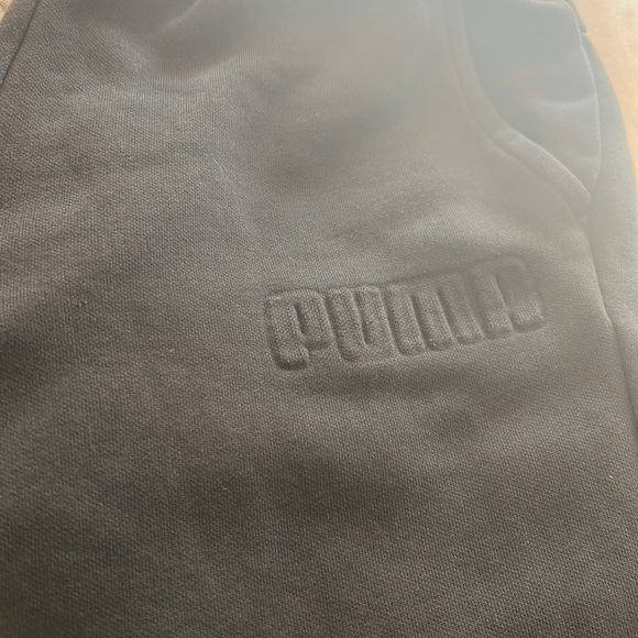 Puma bundle 2 Puma hoodies and 3 joggers - Picture 9 of 9